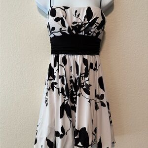SPEECHLESS Black and White Floral Dress Sz M
